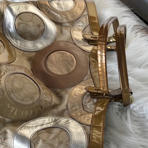 Coach Carly Signature Patchwork Tote. - Picture 12 of 16